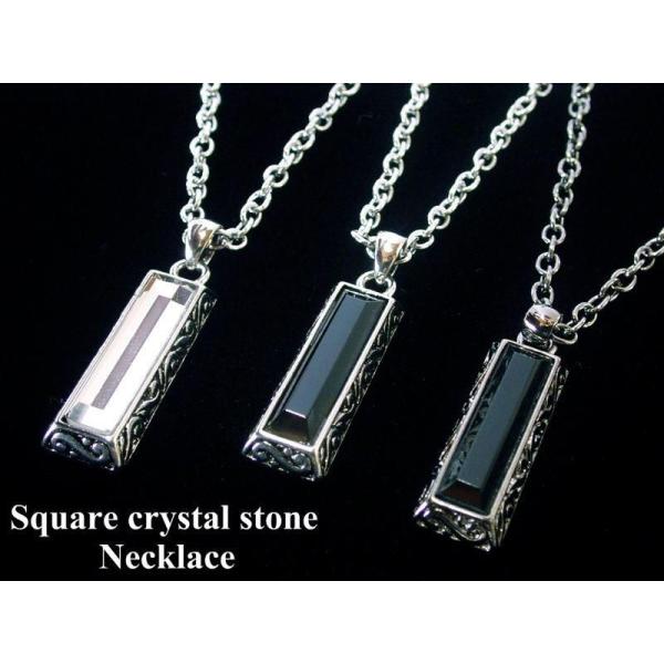 スクエアストーン入りネックレス・シャープ  クリスタルストーンの入ったネックレス