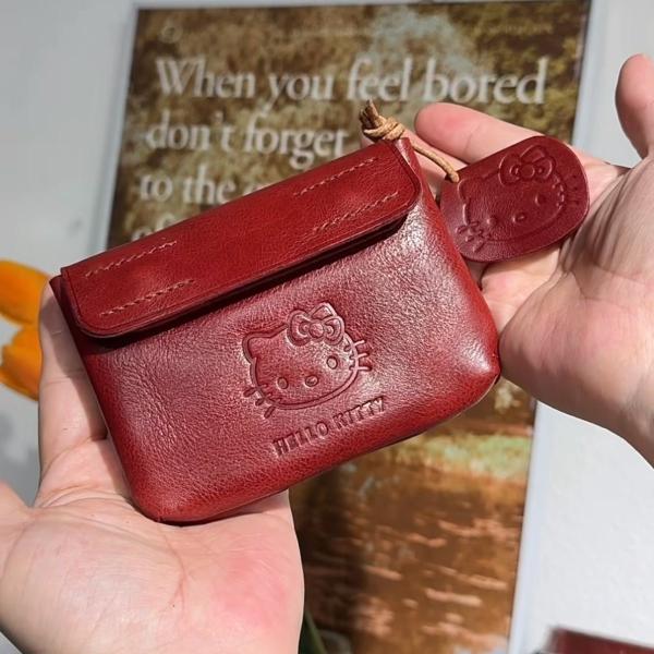 かわいい　ミニ財布　ハローキティ コインケース 赤 レザー 革