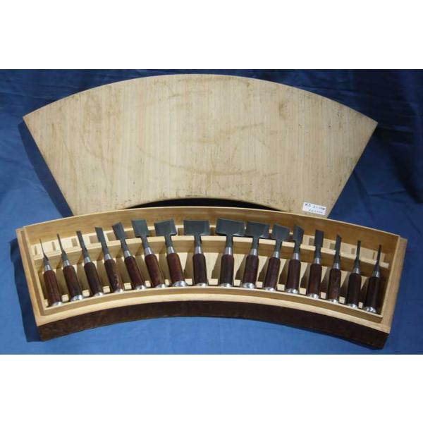 組鑿　越孝　追入　黒丹柄　16本組　扇型箱入