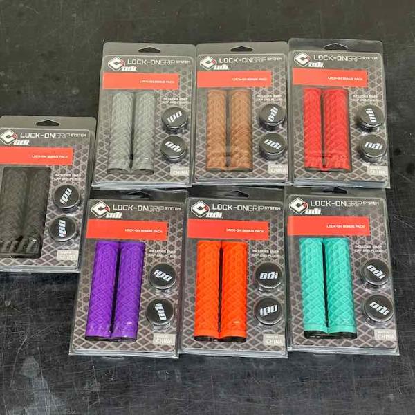 ODI オーディーアイ Silicone Lock-On Grip 130mm 【自転車】【グリップ...