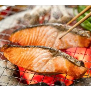 北海道知床産　天然　秋鮭　甘塩　甘口　4切入（小分け使用可能）　　クール冷凍便　　知床サーモン　新巻...