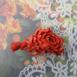 日本・高知産赤珊瑚の 美しい牡丹の花の彫り帯留 /SILVER/「あか