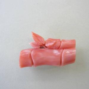 ピンク珊瑚竹の彫りのブローチ /G.SILVER/アクセサリー/『宝石サンゴ』