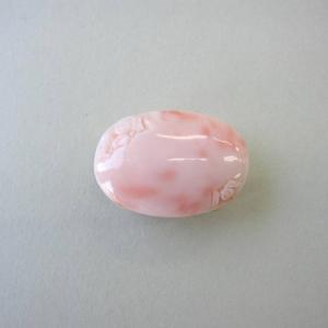 ミッド珊瑚豪華な菊の花の彫りの帯留め兼ブローチ/『宝石さんご