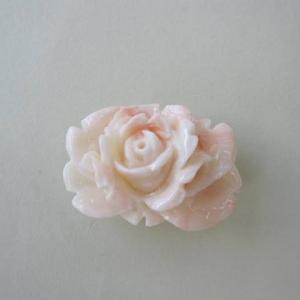日本・高知産赤珊瑚の 美しい牡丹の花の彫り帯留 /SILVER/「あか