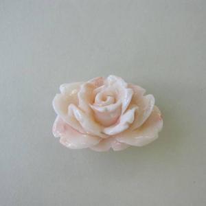 ミッド珊瑚 美しい バラの花 彫り ブローチ 帯留め 兼用 SPM 和装小物