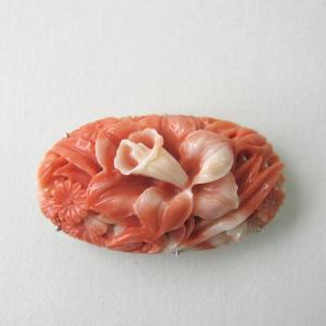 日本・高知産赤珊瑚の 美しい牡丹の花の彫り帯留 /SILVER/「あか