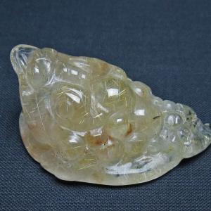 タイチンルチルクォーツ 手彫り 置物 キンセン 金蟾 一点物145-1647