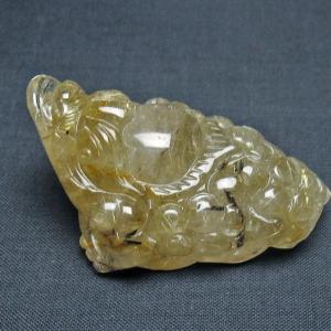 タイチンルチルクォーツ 手彫り 置物 キンセン 金蟾 一点物145-1651｜tosho-stones