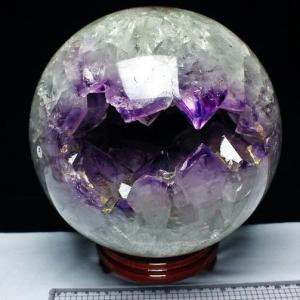 11.1Kg アメジスト 紫水晶 笑口丸玉 Amethyst ブラジル産 ルチルクォーツ入り 台座付属 送料無料 一点物 161-28｜tosho-stones