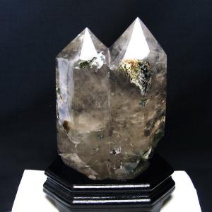 赤字特価！水晶ポイント六角形台座付き 約22cm 赤字特価！水晶ポイント六角形台座付き 約22cm