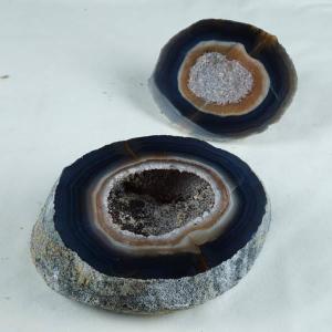 瑪瑙/アゲート/キラキラジオード/天然石/原石/置き物 Amazon | SUKIMIND 瑪瑙 ジオード 天然石 原石 トレジャーメノウ 水晶