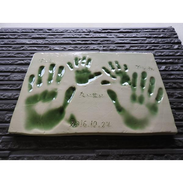 （お家で陶芸〜手形足形タイルEサイズ）家族やペットの手形足形をタイルにしませんか。