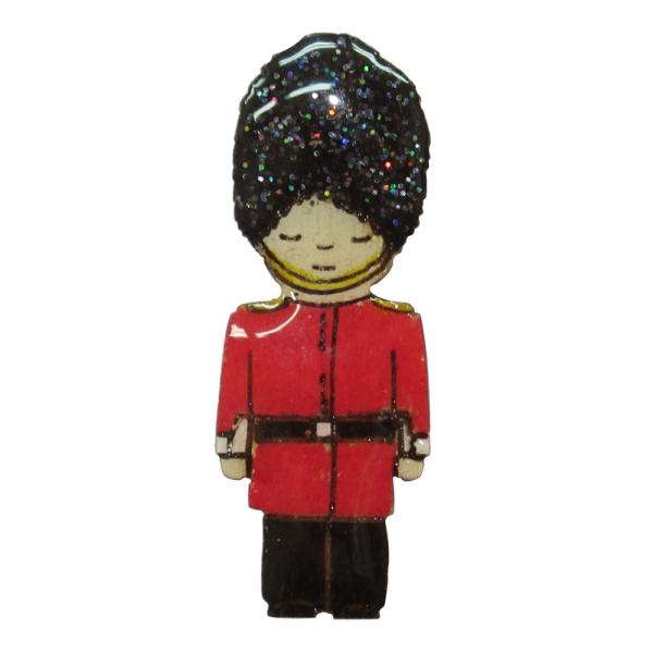 ハンドメイド 木製 ピンバッジ イギリス 近衛兵 英国製 ベクベクメイクス