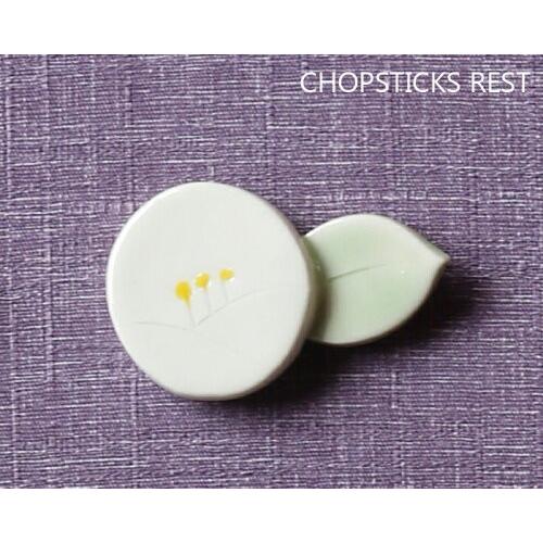 箸置き おしゃれ 箸置き 丸椿 白 幅：約5cm 陶器 はしおき 花 つばき お祝い 正月 モチーフ...