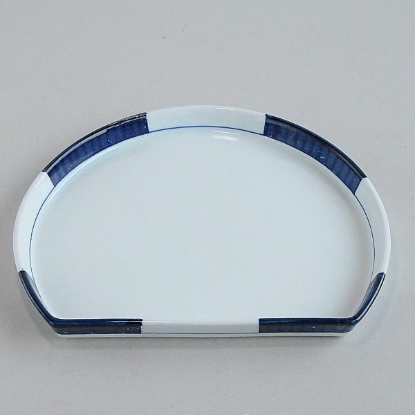 料亭の器　半月市松皿