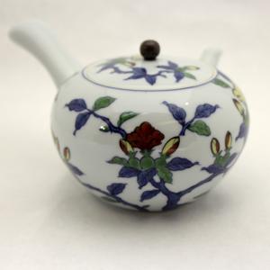 伝統的な花鳥デザインの九谷焼酒盃2個セット(3代三井為吉作) 伝統的な花鳥デザインの 酒盃2個セット 3代三井為吉作