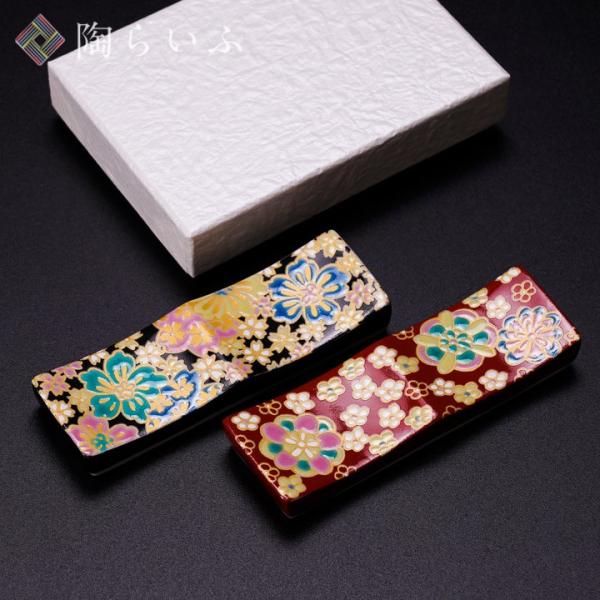 九谷焼 二連箸置き 兼 カトラリーレスト 赤地梅紋・黒地桜紋ペア 人気 ギフト 専用化粧箱入り