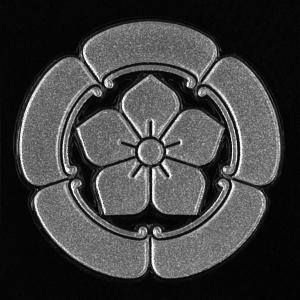 家紋 蒔絵シール 家紋ステッカー 「 五瓜に桔梗 」 銀 30mm
