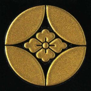 家紋 蒔絵シール 家紋ステッカー 「 七宝に花菱 」 金 30mm