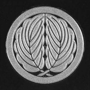 丸に抱き柏　金焼物　家紋 家紋 蒔絵シール 家紋ステッカー 「 丸に抱き柏 」 金 30mm : TOYO