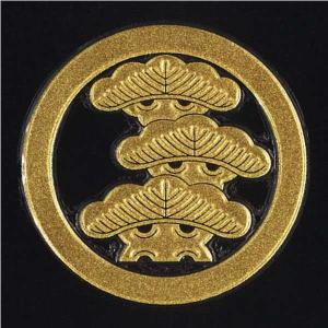 家紋 蒔絵シール 家紋ステッカー 「 丸に右三階松 」 金 55mm : TOYO