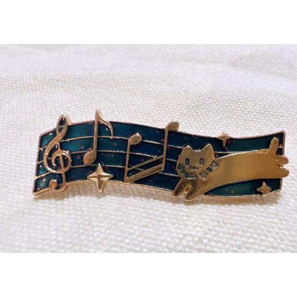 ピアノ音符猫(1) 　ピンバッジ　ねこ　音楽　鍵盤　楽譜　楽器　ト音記号　送料無料