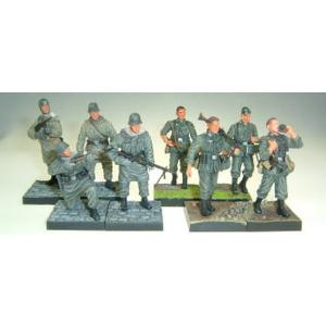 童友社 1/35 コンバットフィギュア Vol.1 野戦服兵士4種/冬季装備兵士4