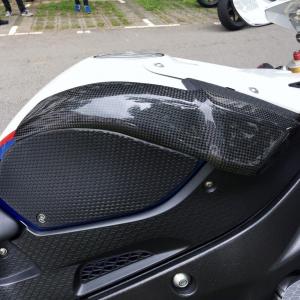 BMW S1000RR 10-18年 カーボンフロントフェンダー : 輸入パーツ専門