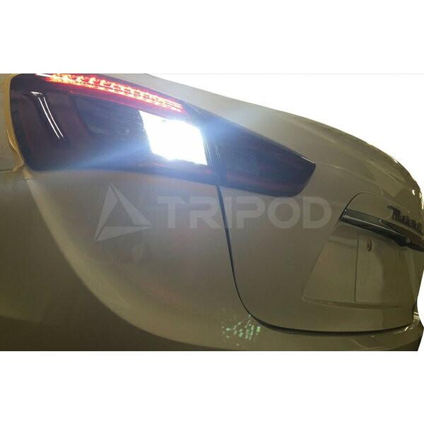 2010y-16y クアトロポルテ LEDバックランプ