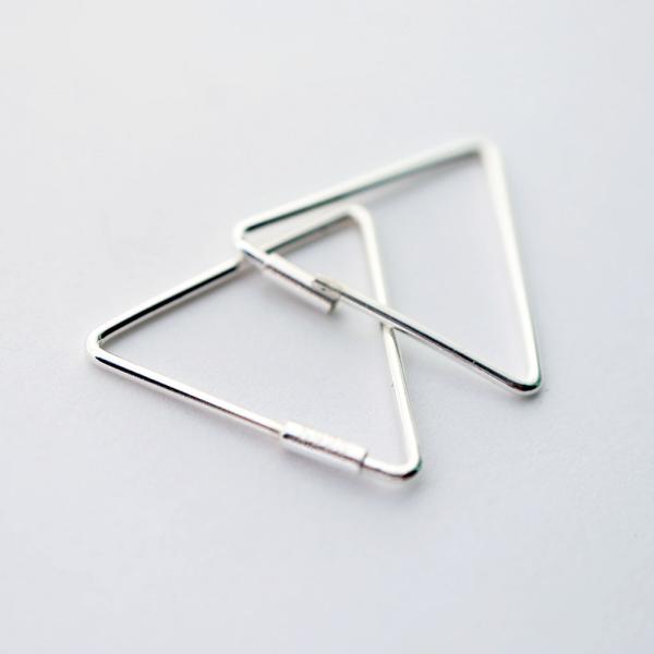 『在庫限り』SV925 スターリングシルバー トライアングル フープピアス 1ペア
