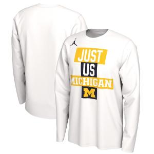 ジョーダン メンズ Tシャツ ロンT 長袖 "Michigan Wolverines" Jordan Brand 2021 Postseason Basketball JUST US Bench Legend Long Sleeve T-Shirt - White｜troishomme