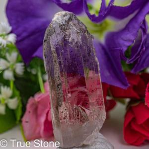 ⭕️最低12万円します糸魚川翡翠勾玉　お身近に天然石パワーを感じてください　鑑別付 糸魚川翡翠 勾玉 最高級 縦約16.3mm 二ノ型 産地証明書 国産 桐箱 付き