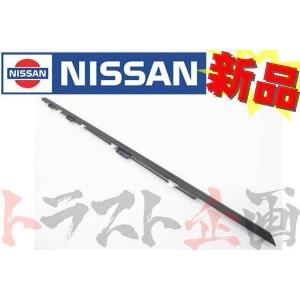 r32 4ドア　後席内張左右 日産（NISSAN） ドアインサイドモール 運転席側 スカイライン GT-R