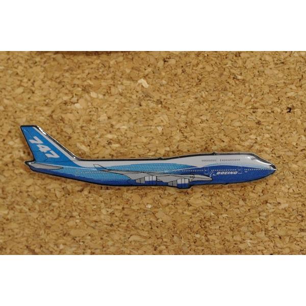 ボーイング 747-8 サイドビューピンバッジ