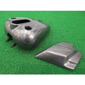 カワサキ（Kawasaki） W800 タンク 濃緑M 純正 中古 バイク 部品