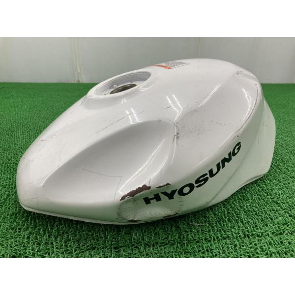 GT250R タンク パール ヒョースン(HYOSUNG) 純正 中古 バイク 部品 修復素材に お...