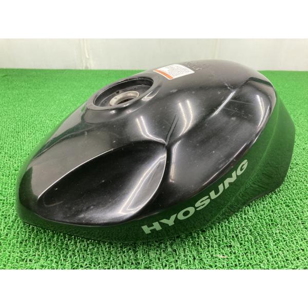 GT250R タンク 黒 ヒョースン(HYOSUNG) 純正 中古 バイク 部品 修復素材に お安く...