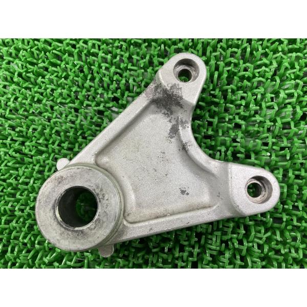 ZRX1200R リアブレーキキャリパーサポート 577 カワサキ 純正 中古 バイク 部品 ZRT...