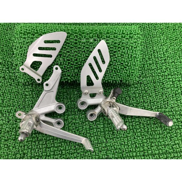 GSX-R1000 ステップ 左右 21H/41G スズキ 純正 中古 バイク 部品 GT77A 2...