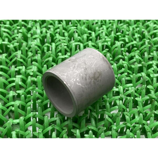 FJR1300 Fステップステーソリッドブッシュ 右 在庫有 即納 ヤマハ 純正 新品 バイク 部品...