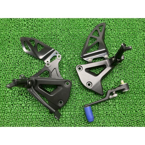 GSX-R1000R ステップ 左右 298843/298844 スズキ 純正 中古 バイク 部品 ...