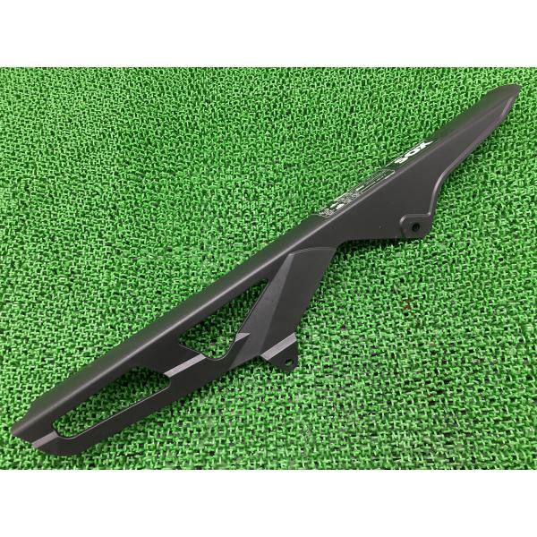 GSX-R1000 チェーンカバー 21H0 スズキ 純正 中古 バイク 部品 GT77A 割れ欠け...
