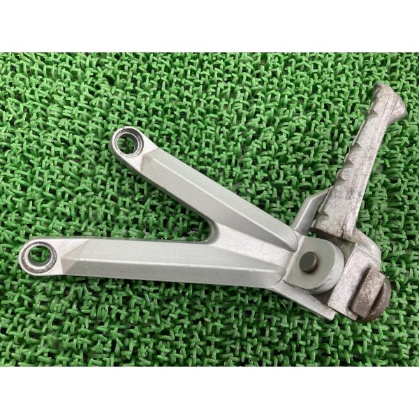 GT250R タンデムステップ 左 ヒョースン(HYOSUNG) 純正 中古 バイク 部品 ヒョース...