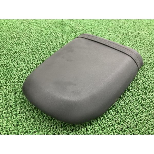 GSX-R750 タンデムシート 35F スズキ 純正 中古 バイク 部品 GT74A シートバンド...