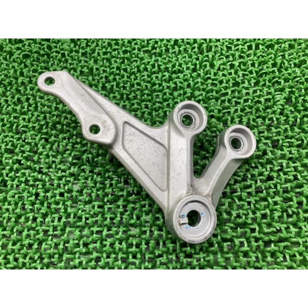 GSX-R1000 ステップホルダー 右 21H スズキ 純正 中古 バイク 部品 GT77A メイ...