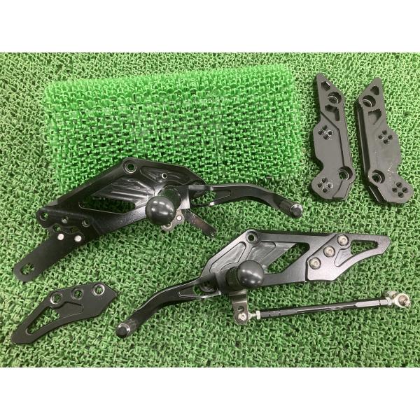 フェイズ製ゼファー1100 バックステップ 左右 純正 中古 バイク 部品 ZR1100A ZRT1...