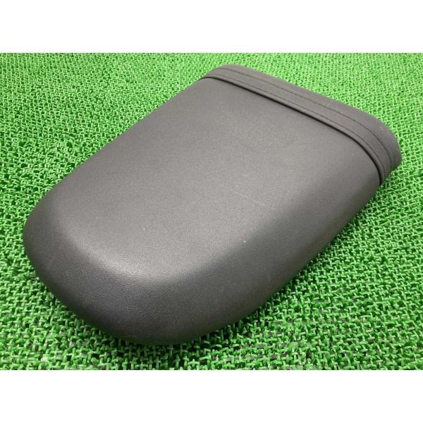 GSX-R1000 タンデムシート 35F スズキ 純正 中古 バイク 部品 GT74A シートバン...