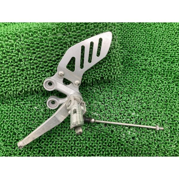 GSX-R1000 ステップ 左 41G スズキ 純正 中古 バイク 部品 GT77A 修復素材やペ...