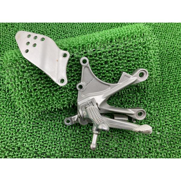ZX-6R ステップ 右 0143 ZX636C-031*** カワサキ 純正 中古 バイク 部品 ...
